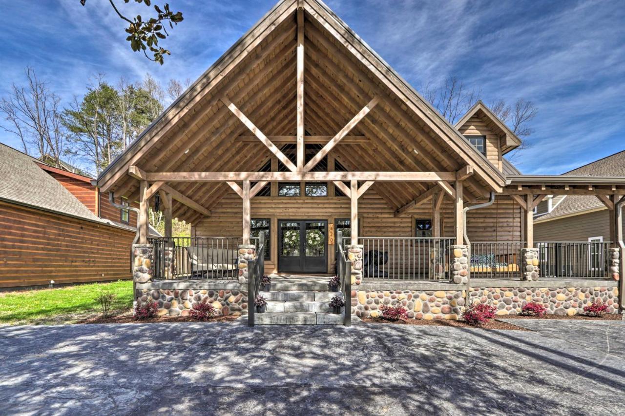 Riverfront Cabin With Hot Tub - 3 Miles To Dollywood Pigeon Forge Exterior foto