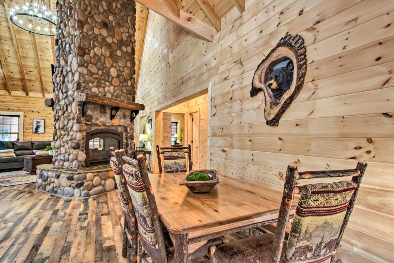 Riverfront Cabin With Hot Tub - 3 Miles To Dollywood Pigeon Forge Exterior foto